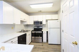 225 Bentley Pl in Tucker, GA - Building Photo - Building Photo