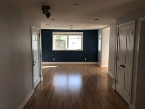 121 31st Pl, Unit 121 32st. Place in Manhattan Beach, CA - Building Photo - Building Photo
