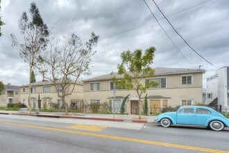 8730-8736 Holloway Dr in West Hollywood, CA - Building Photo - Building Photo