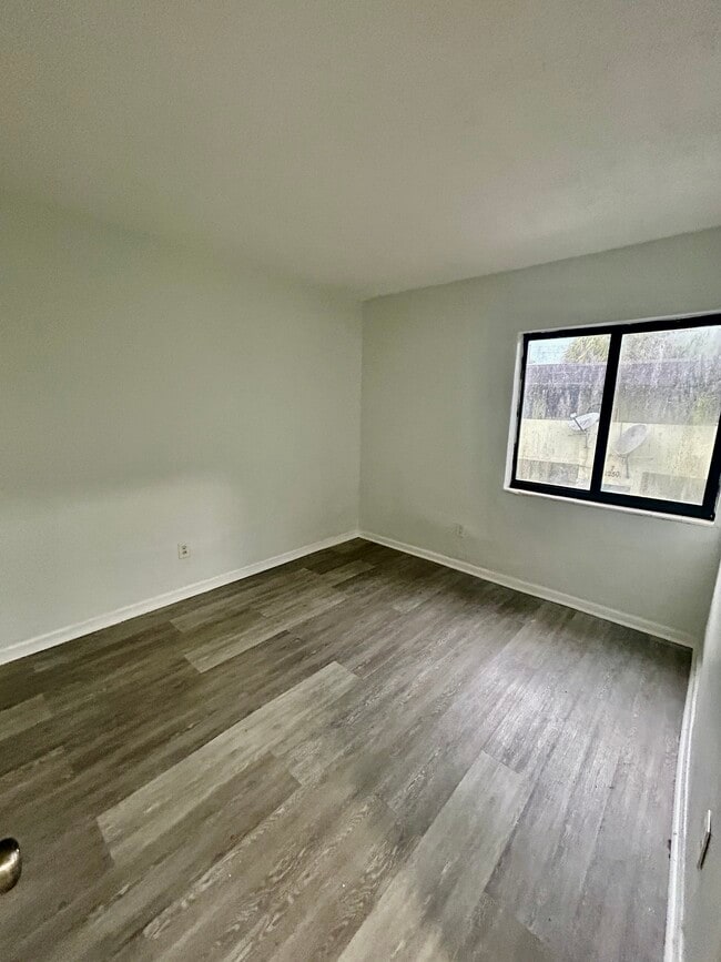 2252 NW 183rd St in Miami Gardens, FL - Building Photo - Building Photo