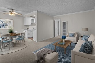 Cambridge Apartments in Huntington Beach, CA - Foto de edificio - Building Photo