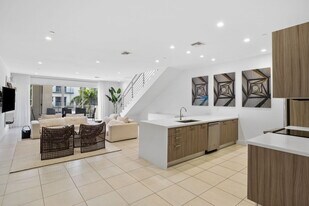 1034 NE 18th Ave, Unit 205 in Fort Lauderdale, FL - Building Photo