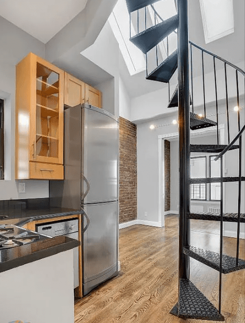 209 E 25th St in New York, NY - Building Photo