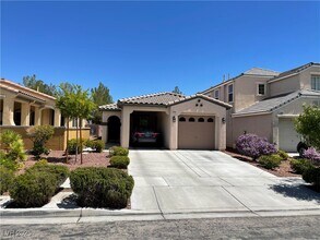 2050 Towering Pines St in Las Vegas, NV - Foto de edificio - Building Photo