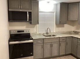 296 Lynn St, Unit #C in Peabody, MA - Building Photo