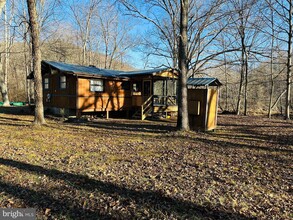 8 Dewdrop Ln in Great Cacapon, WV - Building Photo - Building Photo