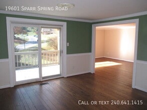 19601 Sparr Spring Rd in Gaithersburg, MD - Building Photo - Building Photo
