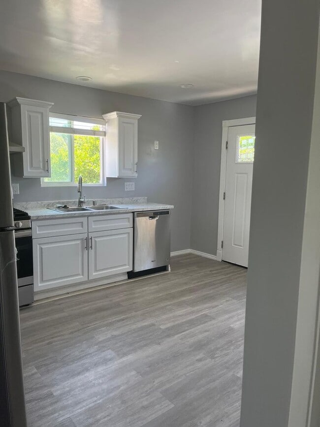 5215 Norway Dr in Ventura, CA - Building Photo - Building Photo
