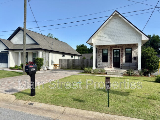 1205 E Scott St in Pensacola, FL - Building Photo - Building Photo