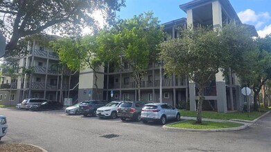 2801 Riverside Dr in Coral Springs, FL - Foto de edificio - Building Photo