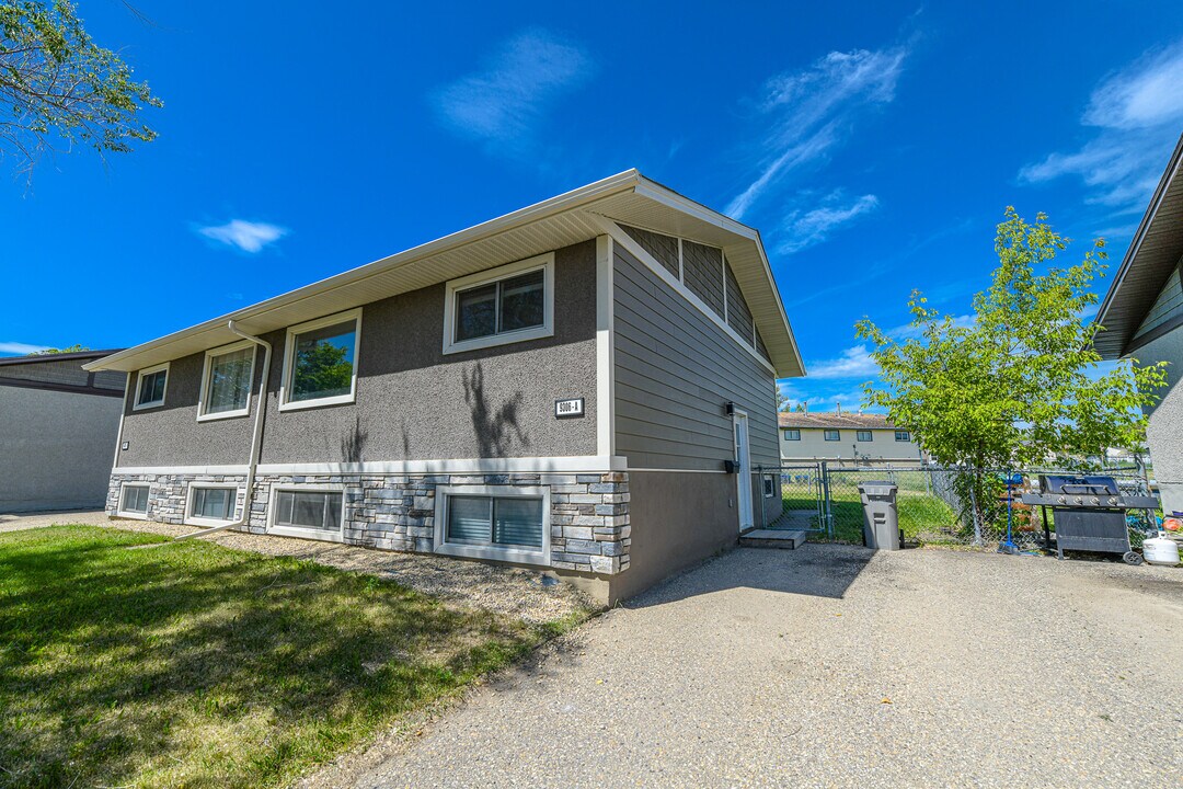 9306-93108 108 Ave in Grande Prairie, AB - Building Photo