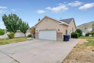 5959 Moon Shadow Dr in Herriman, UT - Building Photo - Building Photo