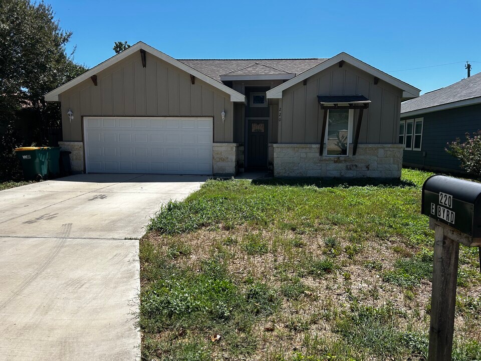 220 E Byrd Blvd in Universal City, TX - Foto de edificio