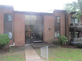 2 Brevoort Dr in Pomona, NY - Building Photo