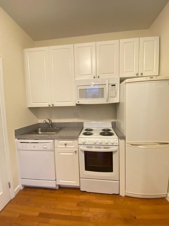 53 W 72nd St in New York, NY - Building Photo - Building Photo