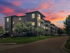MacArthur Square Apartments in Sioux Falls, SD - Building Photo