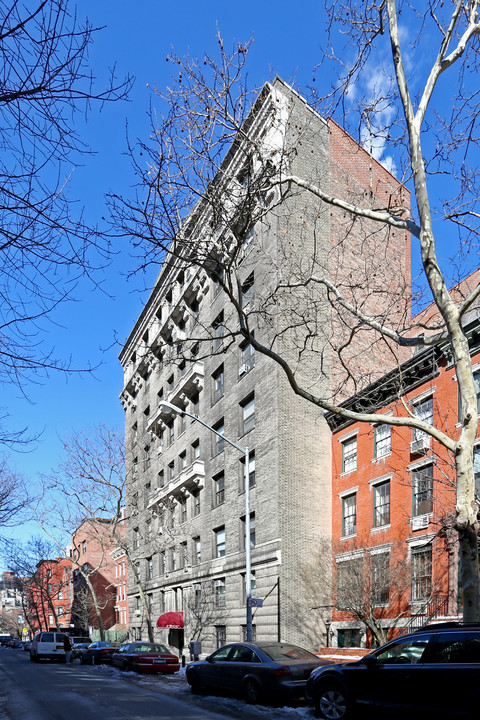 41 W 83rd St in New York, NY - Building Photo