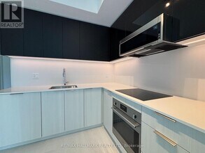 308-1308 Jarvis St in Toronto, ON - Building Photo - Building Photo