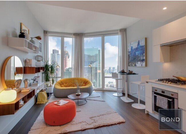 222 E 44th St in New York, NY - Building Photo - Building Photo