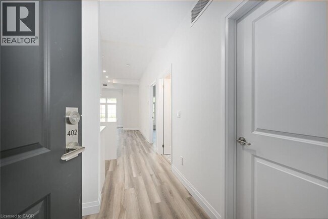 153 Wilson St W in Ancaster, ON - Building Photo - Building Photo