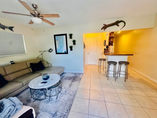 637 NE 16th St, Unit 637