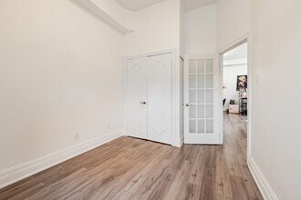 212 Carlton St. in Toronto, ON - Building Photo - Building Photo