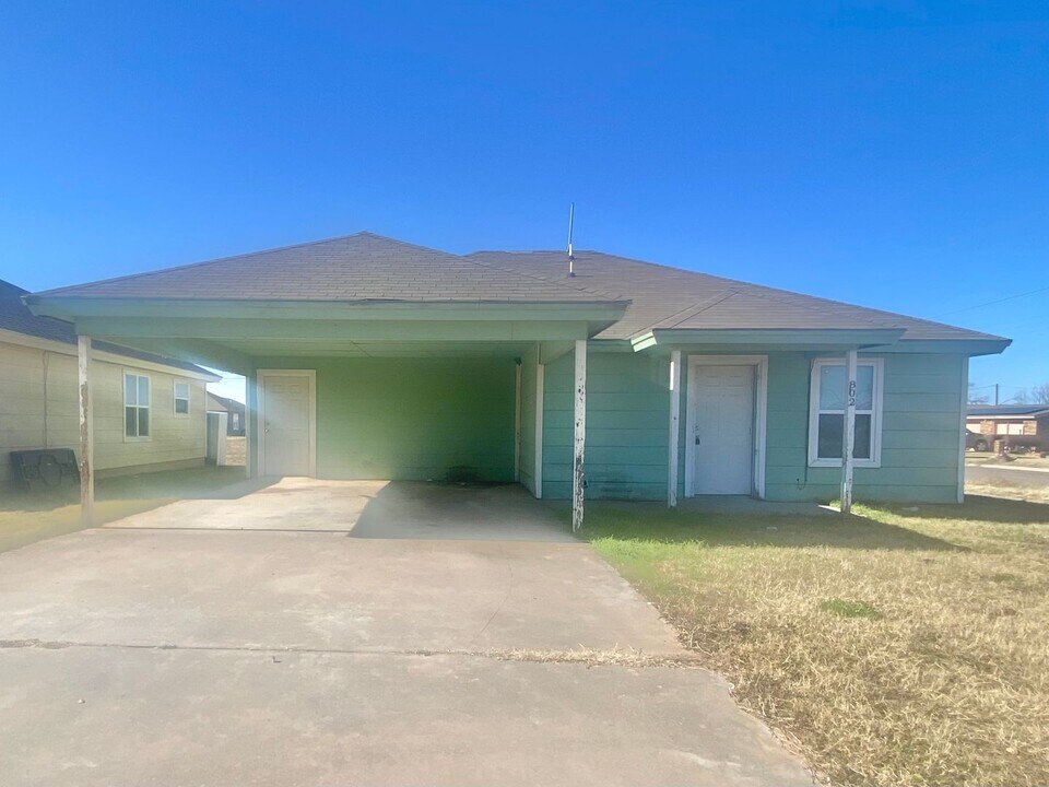 802 Vanda Ave in Lubbock, TX - Foto de edificio