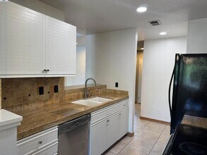 7765 Canyon Meadows Cir, Unit H in Pleasanton, CA - Building Photo - Building Photo