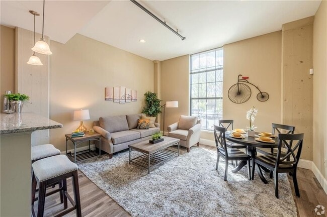 411 Valley St in Providence, RI - Building Photo - Building Photo