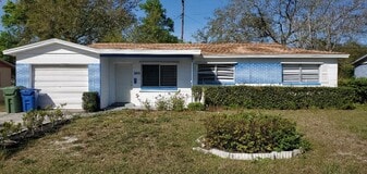 2011 9th St NE in Winter Haven, FL - Building Photo