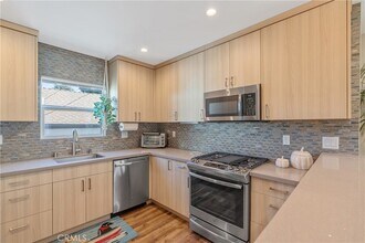 8034 Airlane Ave in Los Angeles, CA - Building Photo - Building Photo