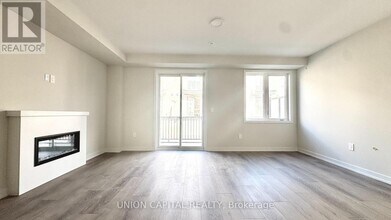 9 Mermot Ln in Richmond Hill, ON - Building Photo - Building Photo