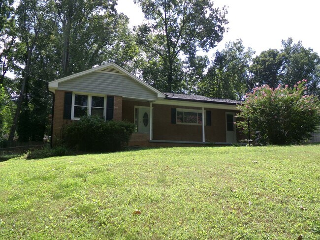 1846 Rominger Rd in Winston-Salem, NC - Building Photo - Building Photo