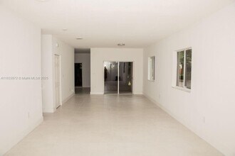 273 SE 32nd Ave in Homestead, FL - Building Photo - Building Photo
