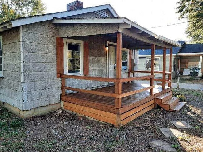 property at 310 E Carolina St