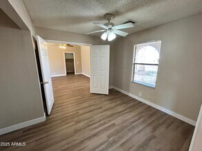 6361 W Onyx Ave in Glendale, AZ - Foto de edificio - Building Photo