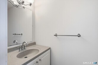 83 Hilltop Dr in Simsbury, CT - Building Photo - Building Photo