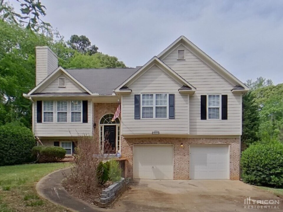 6236 Pine Ln in Douglasville, GA - Building Photo