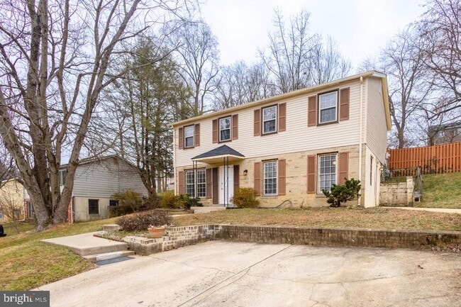 1875 Iverson St in Temple Hills, MD - Foto de edificio - Building Photo