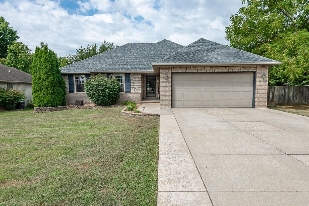 5465 Cloverdale Ln in Battlefield, MO - Building Photo