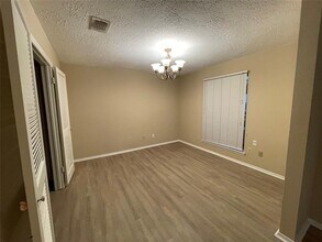 1103 W Castlewood Ave in Friendswood, TX - Building Photo - Building Photo