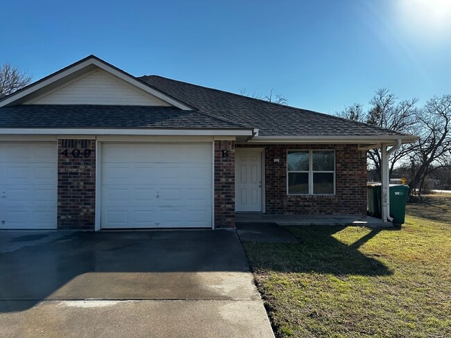 409 Topeka Ct, Unit #B in Nolanville, TX - Foto de edificio - Building Photo