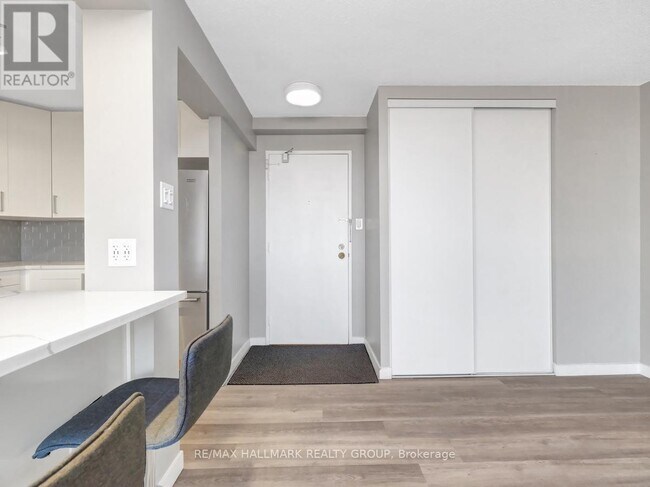 665 Bathgate Dr in Ottawa, ON - Building Photo - Building Photo