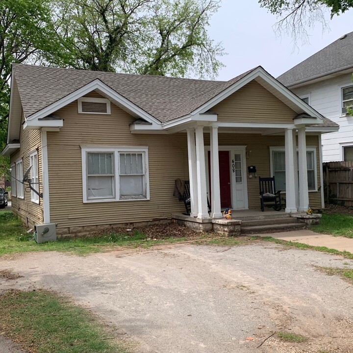 408 S Knoblock St in Stillwater, OK - Foto de edificio