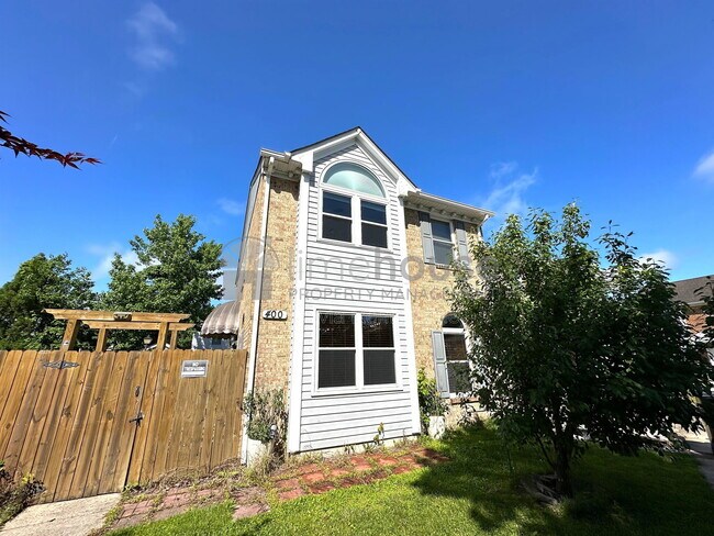 400 Greenview Dr in Virginia Beach, VA - Building Photo - Building Photo