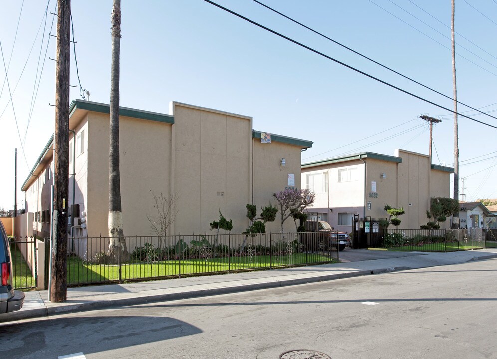 5032 Elizabeth St in Bell, CA - Building Photo