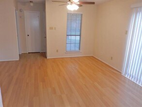 2111 E Belt Line Rd in Richardson, TX - Foto de edificio - Building Photo