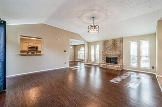 1309 Oak Hollow Dr in Friendswood, TX - Building Photo - Building Photo
