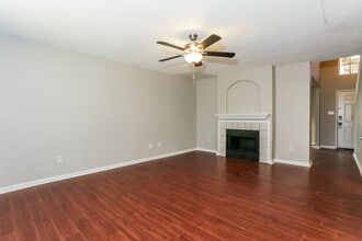 8104 Gardengate Ct in Fort Worth, TX - Foto de edificio - Building Photo