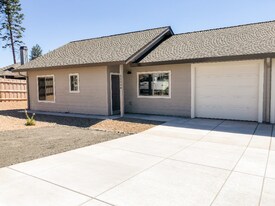 6020 Peck Ln in Paradise, CA - Building Photo